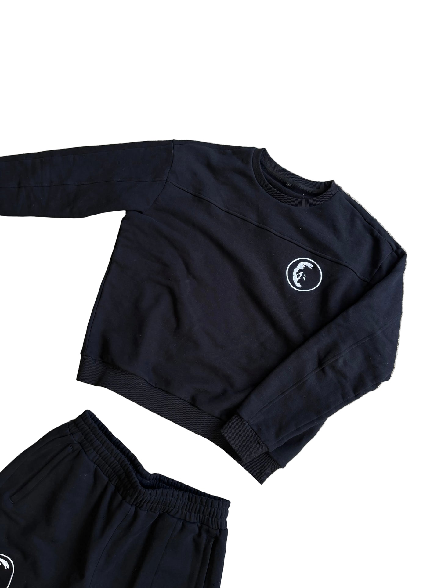 BLACK SVENZ CREWNECK