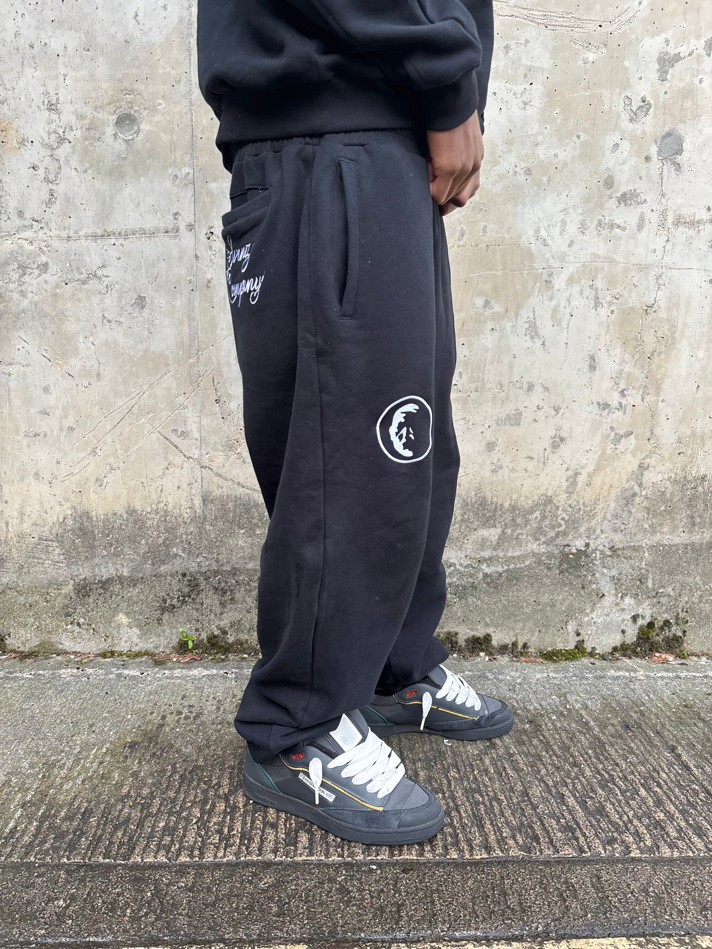 BLACK SVENZ JOGGERS